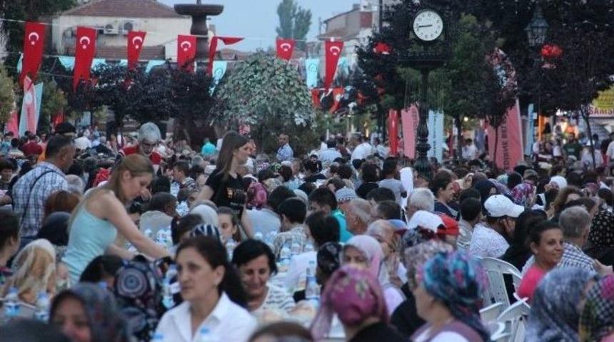 Kadir Gecesi&rsquo;nde 10 Bin Kişilik &lsquo;edirne Sofrası&rsquo; Kuruldu