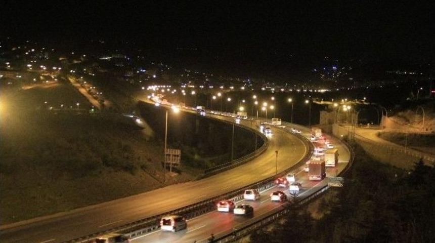 Tem Otoyolu&rsquo;nda Trafik Durma Noktasına Geldi
