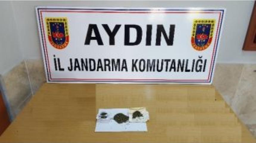 Seyyar Uyuşturucu Taciri Jandarmadan Ka&ccedil;amadı