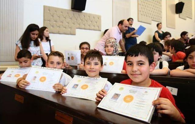 Sultangazi’nin Dahi Çocukları Üniversite Eğitimlerini Başarı İle Tamamladı