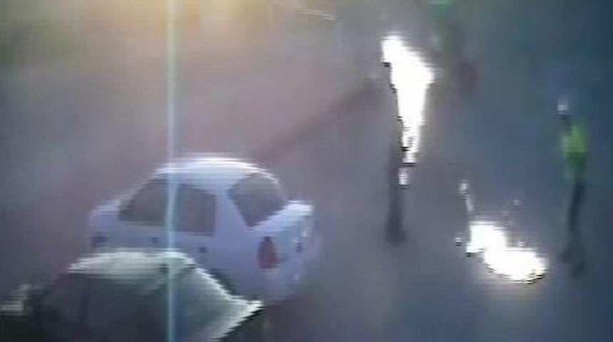 &Uuml;zerine Benzin D&ouml;k&uuml;p Kendini Yaktı