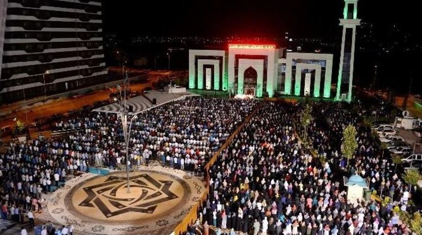 Meram&rsquo;da Kadir Gecesi Programına Yoğun Katılım