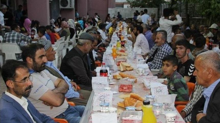 Belediye Ve Hdp&rsquo;den İftar Yemeği