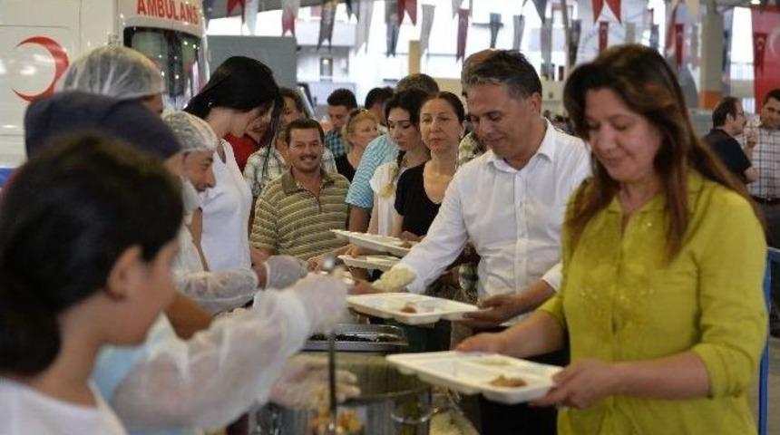 Başkan Uysal, Yeşilbah&ccedil;e Mahallesi&rsquo;nde İftar Programına Katıldı