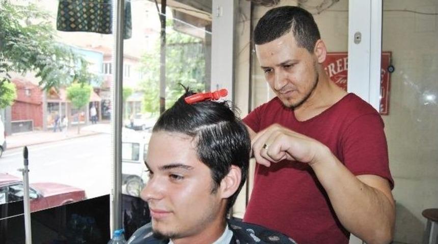 Ramazan Bayramı &Ouml;ncesi Berberlerde Bayram Yoğunluğu
