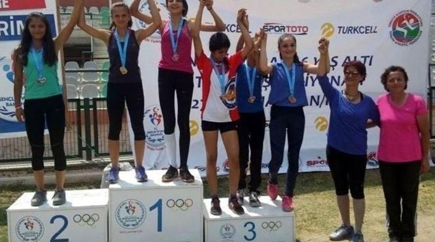 Tekirdağlı Atletlerden Şampiyonluk R&uuml;zgarı