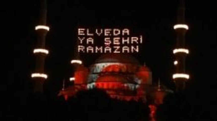 (tekrar) Sultanahmet Camii&rsquo;nde Video Mapping G&ouml;sterisi İle T&uuml;rk Bayrağı Yansıtıldı