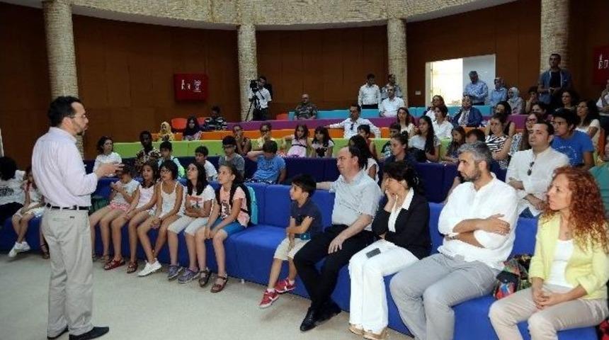 Ad&uuml; &Ccedil;ocuk &Uuml;niversitesi İlk Mezunlarını Verdi