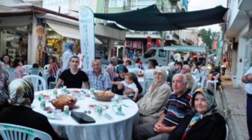 Başkan Sargın, İki İftar Geleneğini Sürdürüyor