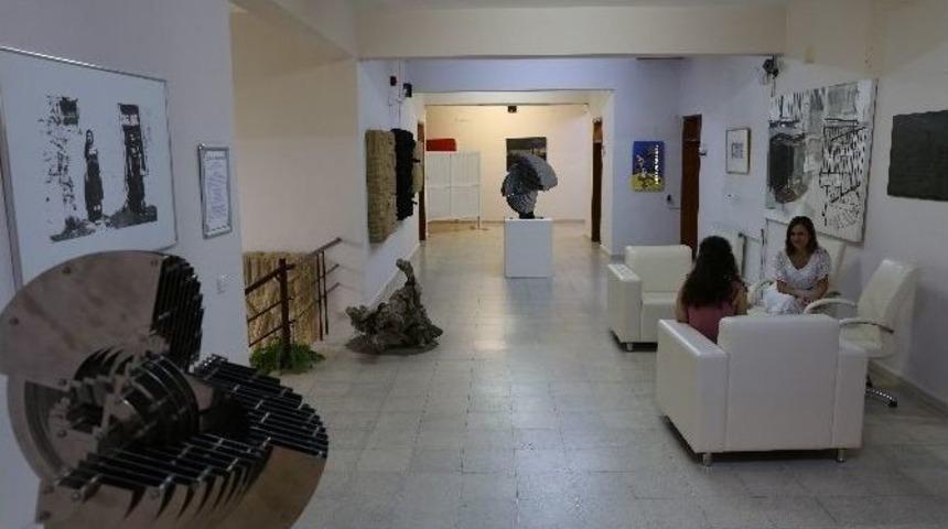 Ama&ccedil; &Ccedil;ağdaş Sanat&ccedil;ılar Yetiştirmek