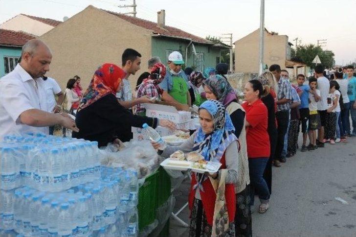 Bin 500 Kişi Aynı Sofrada Oruçlarını Açtı G1