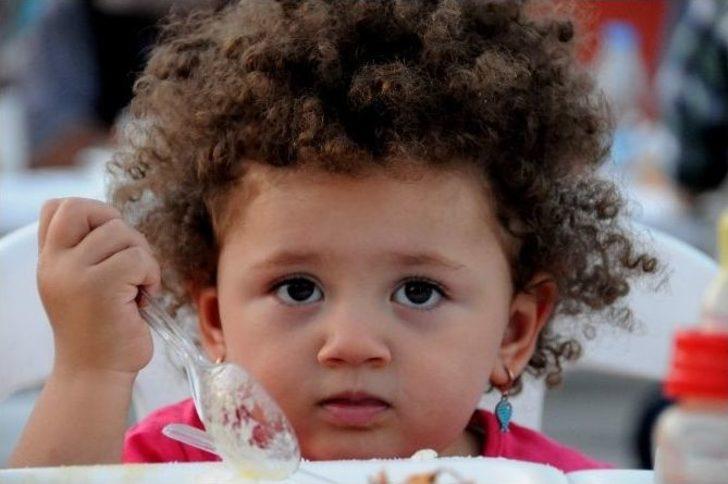 Bin 500 Kişi Aynı Sofrada Oruçlarını Açtı G3