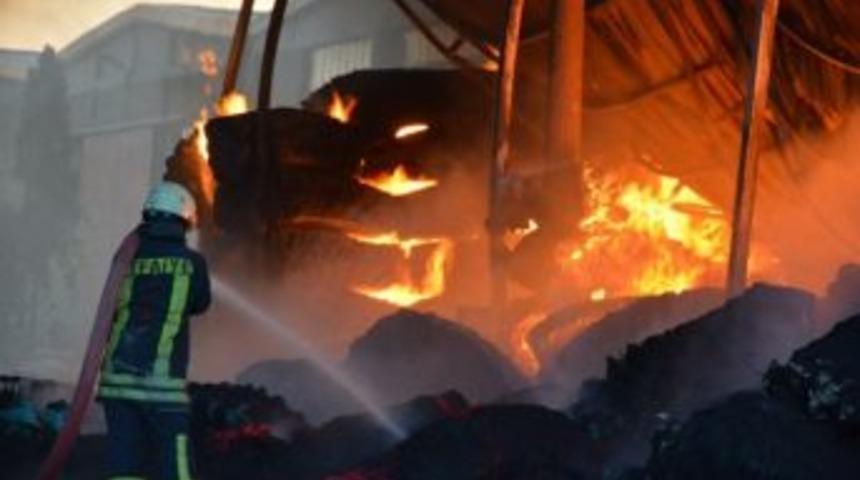 Uşak&rsquo;taki Fabrika Yangını S&ouml;nd&uuml;r&uuml;ld&uuml;