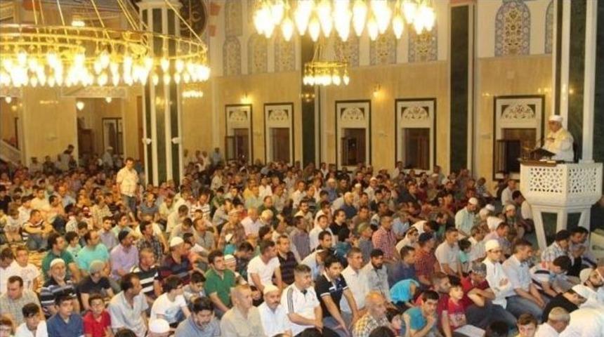 Bilecik&rsquo;te Kadir Gecesi&rsquo;nde Camiler Doldu Taştı