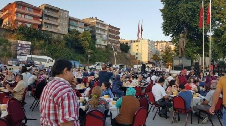 Alaplı&rsquo;da 2 Bin 500 Kişi Sokakta İftar A&ccedil;tı