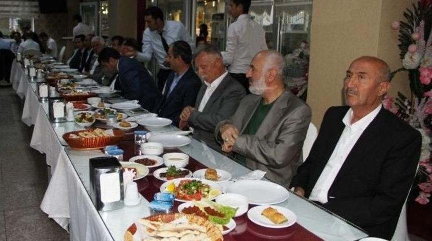 Van Milli Eğitim M&uuml;d&uuml;rl&uuml;ğ&uuml;&rsquo;nden Başarılı İş Adamlarına Plaket