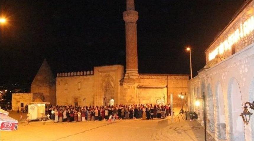 Beyşehir&rsquo;de Kadir Gecesi Coşkusu