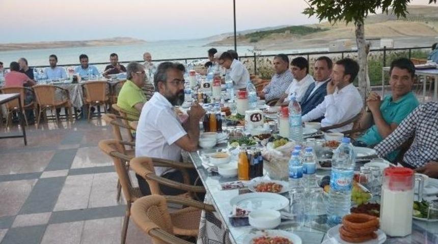 Ak Parti Kahta İl&ccedil;e Başkanı Akel Basın Mensupları İle Bir Araya Geldi