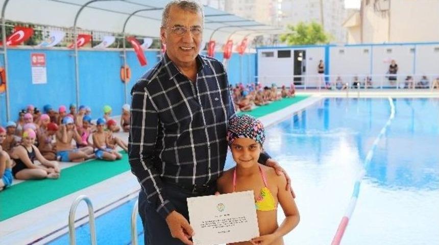 Mezitli&rsquo;de Y&uuml;zme Kursunu Tamamlayan &Ouml;ğrenciler Sertifikalarını Aldı