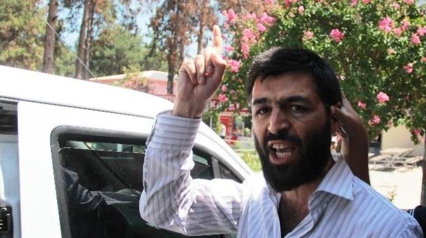 Adana&rsquo;da Cemaatin D&ouml;vd&uuml;ğ&uuml; Canlı Bomba Paniğine Sebep Olan Şahıs Adliyeye Sevk Edildi