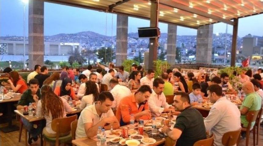 Piazza Ailesi İftarda Buluştu