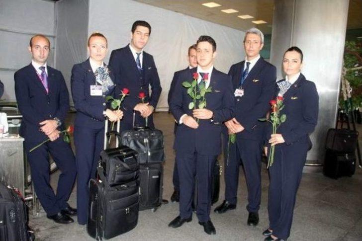 Pilotlar Ve Hostesler Terörü Lanetledi G2