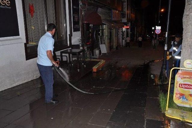 Kars Belediyesi Cadde Ve Kaldırımları Yıkıyor