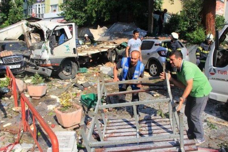 Freni Patlayan Kamyonet Dehşet Saçtı: 1 Ölü, 1 Yaralı G1