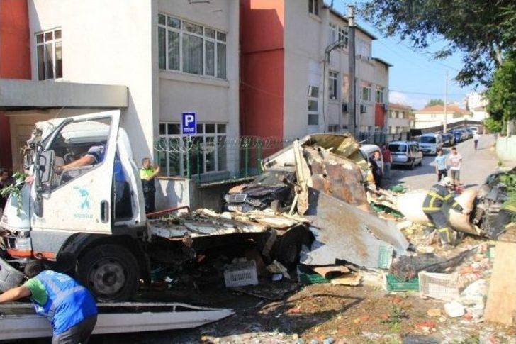 Freni Patlayan Kamyonet Dehşet Saçtı: 1 Ölü, 1 Yaralı G2