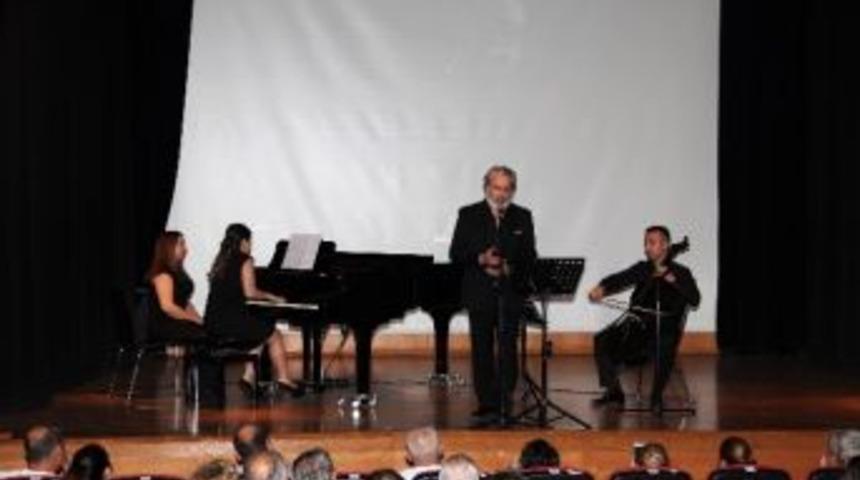 Beh&ccedil;et Aysan Şiirleriyle Anıldı