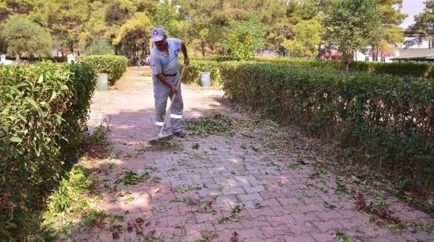 Mezarlıklarda Bayram Temizliği