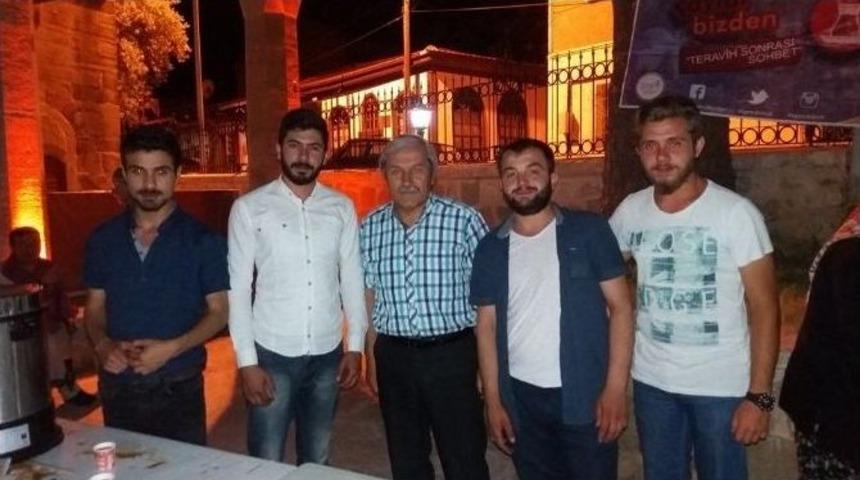 Kadir Gecesi’nde Cemaate Çaylar Ak Gençlerden