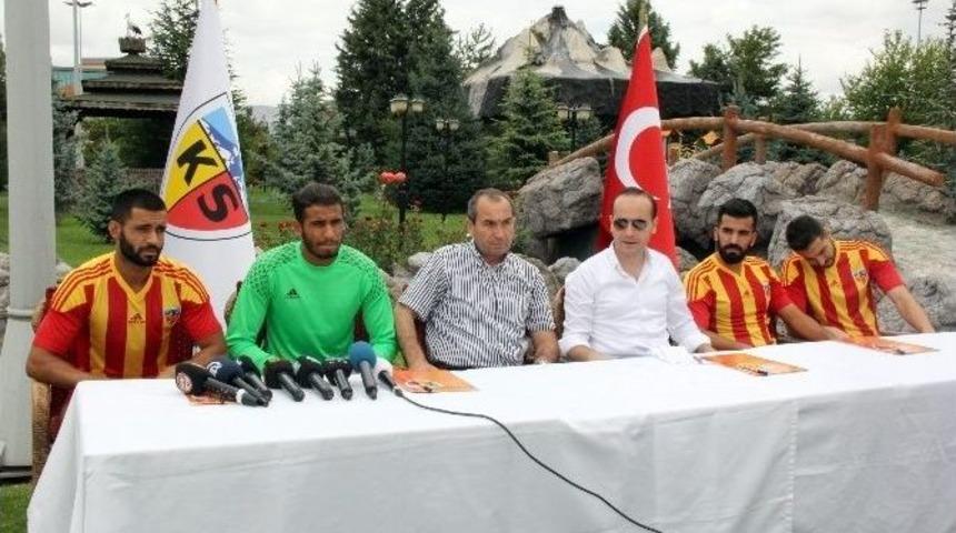 Kayserispor 4 Oyuncuyu Renklerine Bağladı