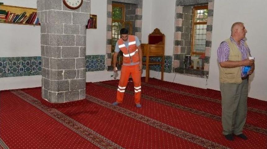 B&uuml;y&uuml;kşehir&rsquo;den Bayram &Ouml;ncesi Camii Temizliği