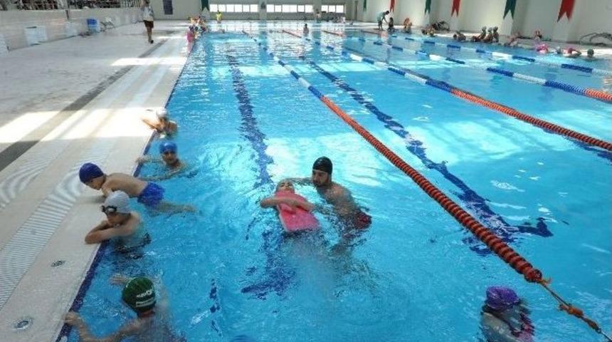 Havuzlar &Ccedil;ocuklarla Doldu