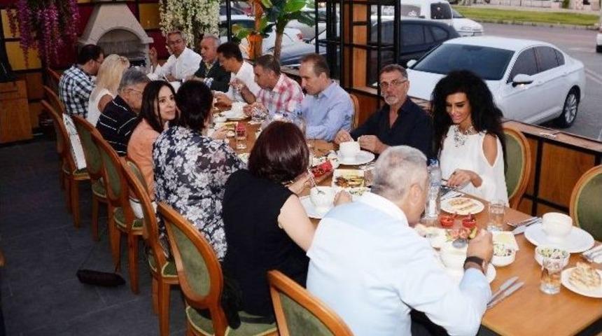 Bursalı İşadamları Down Sendromlu &Ccedil;ocuklarla İftarda Buluştu