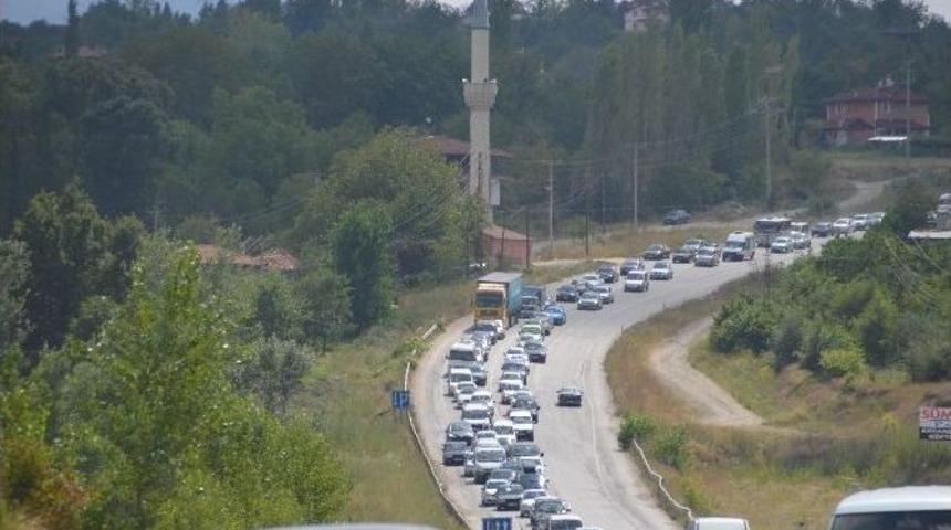 Tosya D-100 Karayolunda Bayram Trafiği &Ccedil;ileye D&ouml;nd&uuml;.