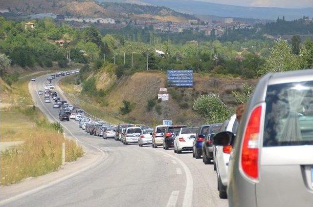 Tosya D-100 Karayolunda Bayram Trafiği Çileye Döndü.