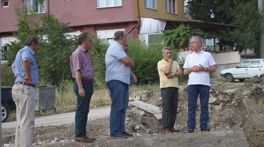 Dinar&rsquo;da Kilitli Parke Taşı D&ouml;şeme &Ccedil;alışmaları Devam Ediyor