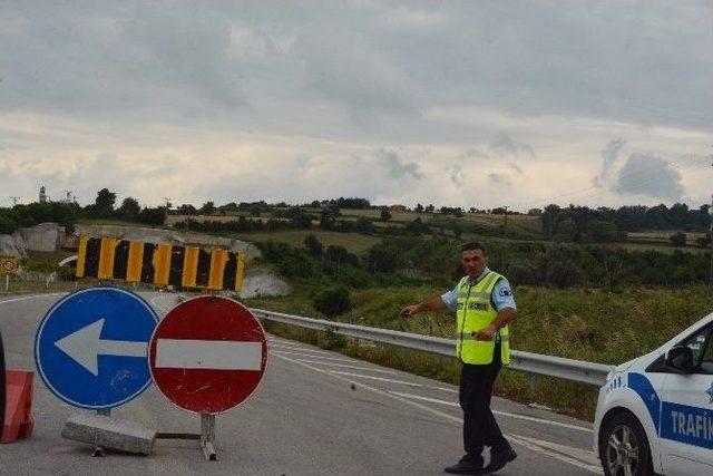 Sinop’ta Otomobil Kapalı Tünele Girdi: 2 Yaralı