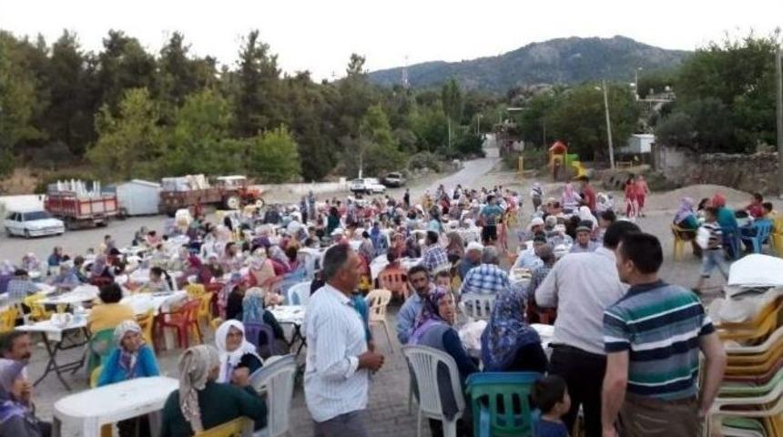 Tekeler Halkı K&ouml;y İftarında Buluştu