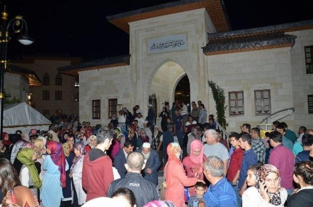 Somuncu Baba K&uuml;lliyesi&rsquo;nde Kadir Gecesi Yoğunluğu