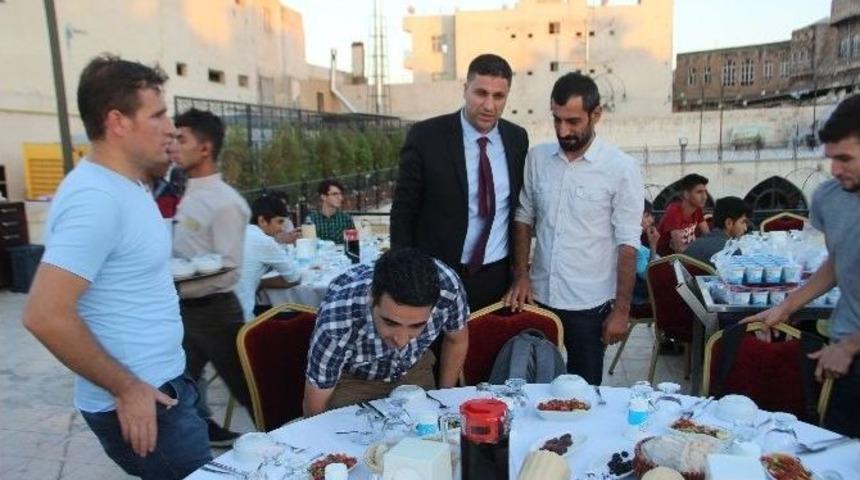 Şanlıurfalı Ve Suriyeli Gen&ccedil;ler İftarda Buluştu