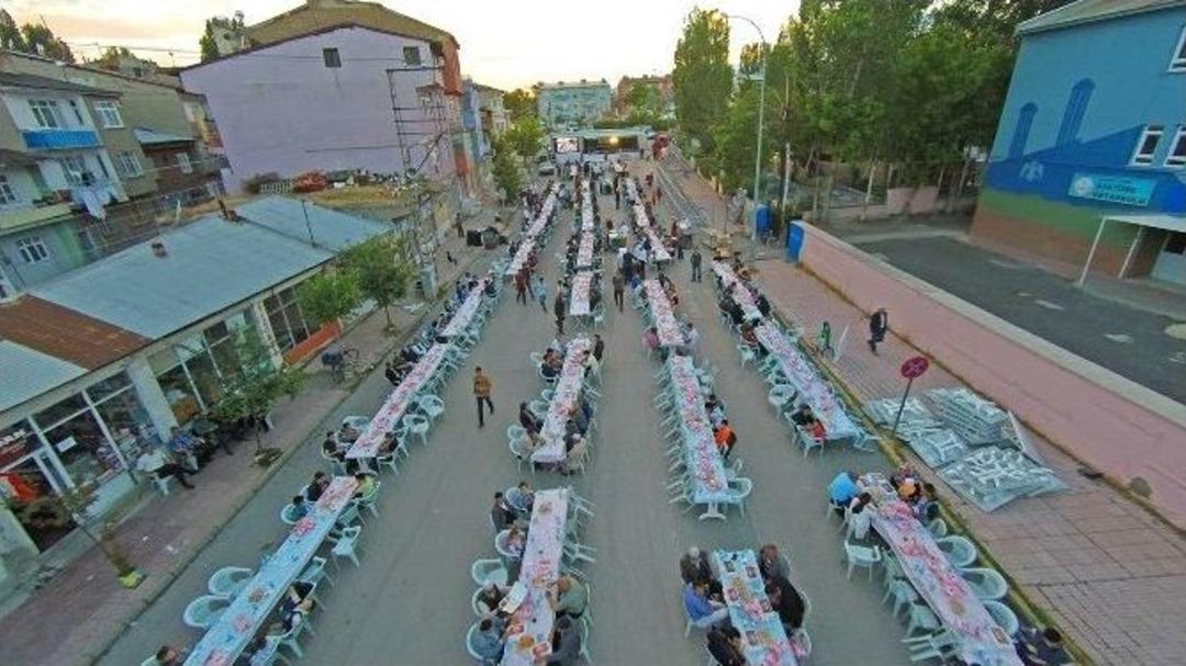 Ilıca&rsquo;daki G&ouml;n&uuml;l Sofrasından Ter&ouml;re Lanet Yağdı&hellip;