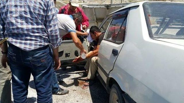 Dursunbey’de Trafik Kazası: 3 Yaralı