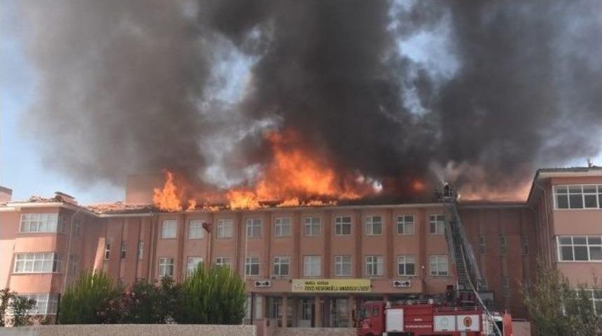 Akhisar&rsquo;da Okulda Yangını Paniği