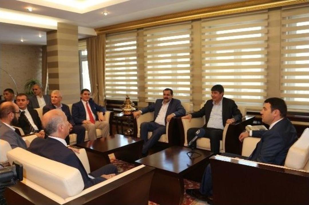 Antalya B&uuml;y&uuml;kşehir Belediye Başkanı Menderes T&uuml;rel Ağrı&rsquo;da