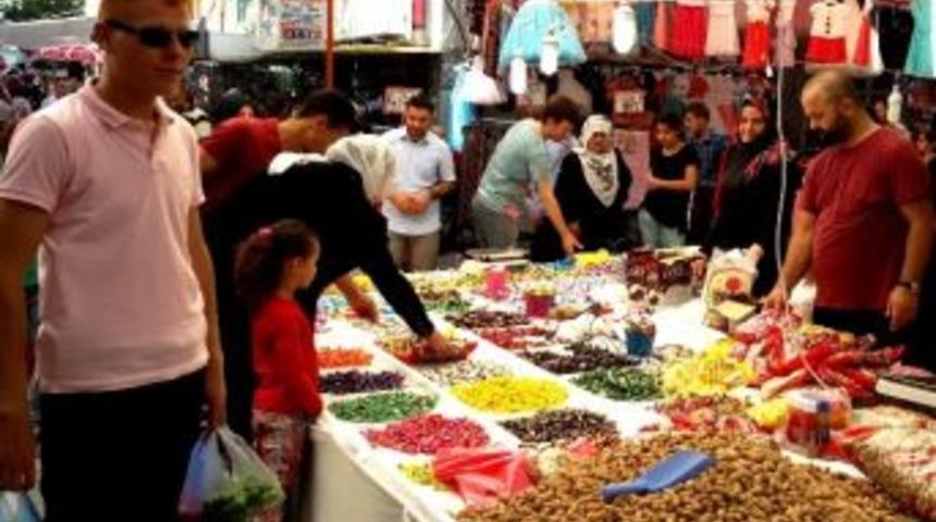 Pazarın G&ouml;zdesi Şeker Tezgahları Oldu