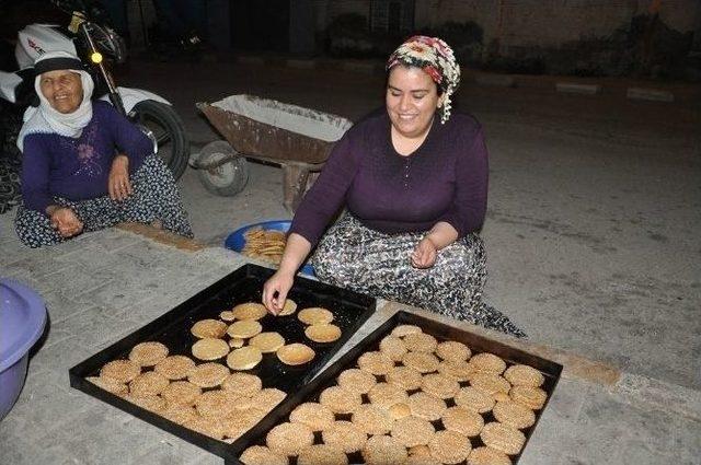 Kırıkhan İlçesinde Fırınlar, Bayramlık Kömbe Pişirmek İçin Fazla Mesai Yapıyor