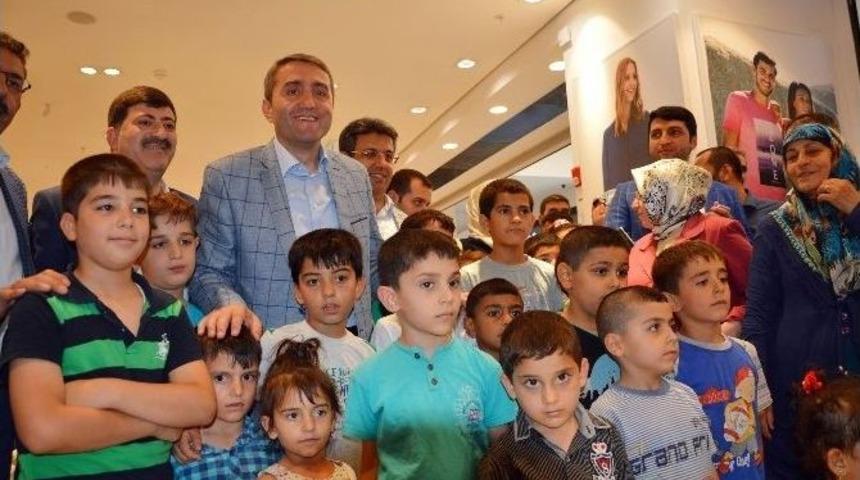 Ak Parti&rsquo;den Diyarbakırlı &Ccedil;ocuklara Bayram Hediyesi